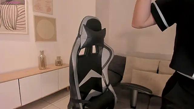 Snapshot of EllaClark chatting on October 16, 2025, 5:47 pm EllaClark online show from October 16, 2025, 5:47 pm