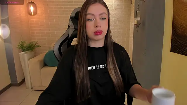 Snapshot of EllaClark chatting on October 19, 2025, 11:00 am EllaClark online show from October 19, 2025, 11:00 am