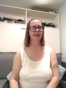 SweetandNaughty1 online show from February 4, 2026, 9:31 pm