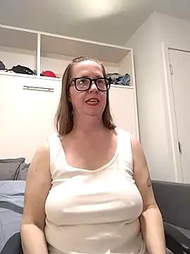 SweetandNaughty1 online show from March 11, 2026, 4:02 pm