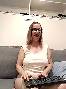 Snapshot of SweetandNaughty1 chatting on April 9, 2026, 6:19 am SweetandNaughty1 online show from April 9, 2026, 6:19 am