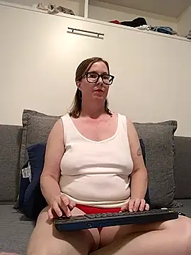Snapshot of SweetandNaughty1 chatting on May 6, 2026, 4:52 am SweetandNaughty1 online show from May 6, 2026, 4:52 am