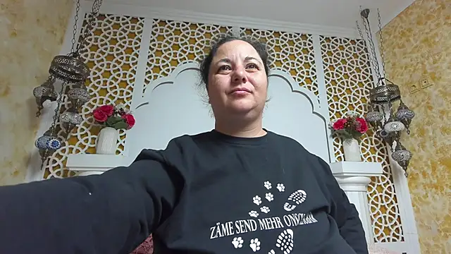 AleshaArabian online show from November 10, 2025, 5:06 am