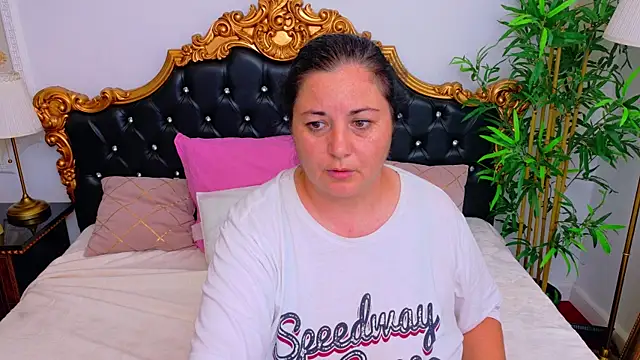 AleshaArabian online show from July 7, 2026, 8:02 pm