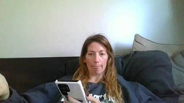 Snapshot of Rhodesxox chatting on November 17, 2025, 7:19 pm Rhodesxox online show from November 17, 2025, 7:19 pm