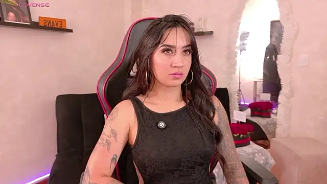 EmmyEvans1 online show from January 8, 2026, 7:38 pm