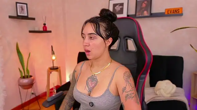 EmmyEvans1 online show from February 12, 2026, 5:30 pm