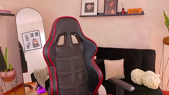 EmmyEvans1 online show from February 26, 2026, 7:24 pm