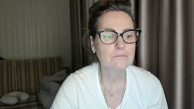 lauraoven online show from February 6, 2025, 7:18 pm