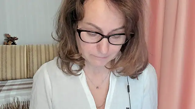 lauraoven online show from February 25, 2025, 1:28 pm