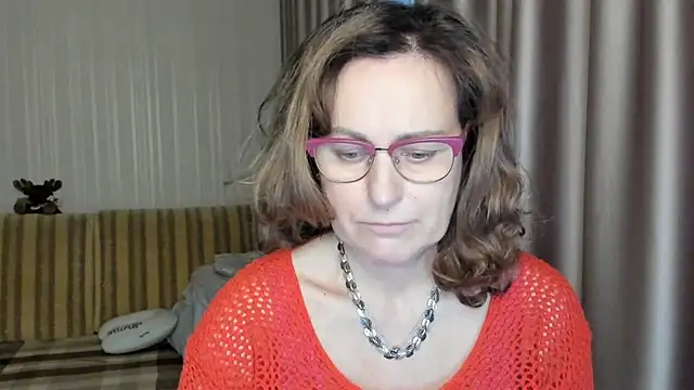 lauraoven online show from March 8, 2025, 3:24 pm