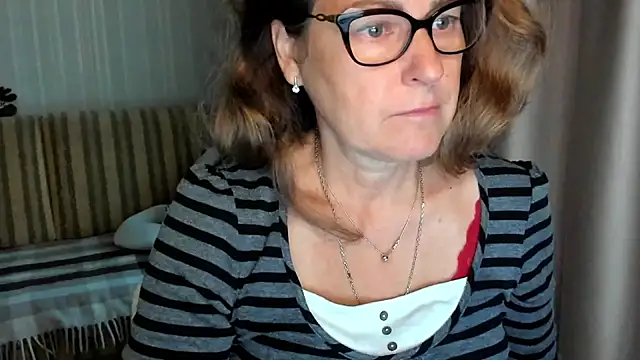 lauraoven online show from September 29, 2025, 8:52 am