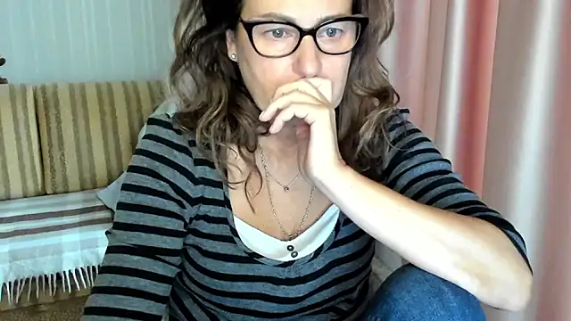 lauraoven online show from October 29, 2025, 8:05 am