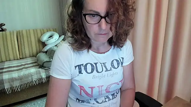 lauraoven online show from June 10, 2026, 7:18 am
