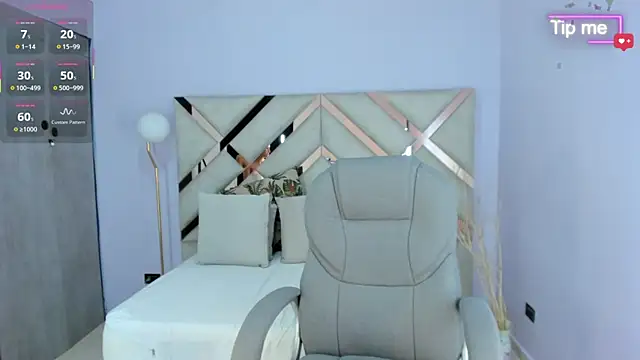 tati saldarriaga online show from November 19, 2025, 7:58 pm