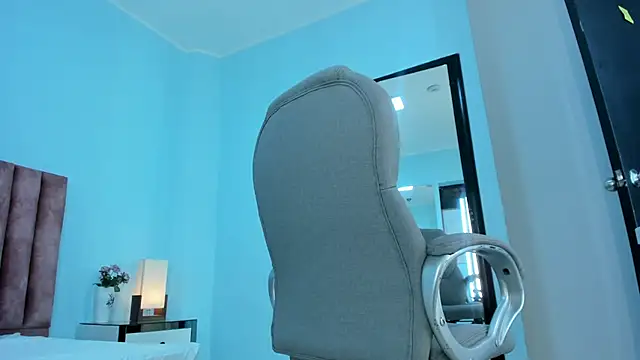 tati saldarriaga online show from November 26, 2025, 1:01 pm