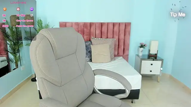 tati saldarriaga online show from November 28, 2025, 12:08 pm