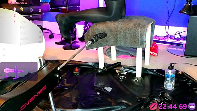 Kinky JXD online show from February 22, 2025, 3:47 pm