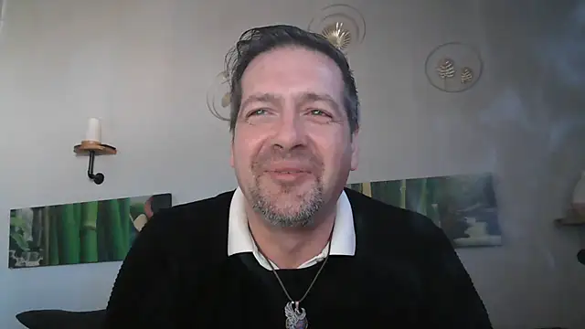 Snapshot of matrikes1 chatting on December 26, 2024, 11:10 am matrikes1 online show from December 26, 2024, 11:10 am