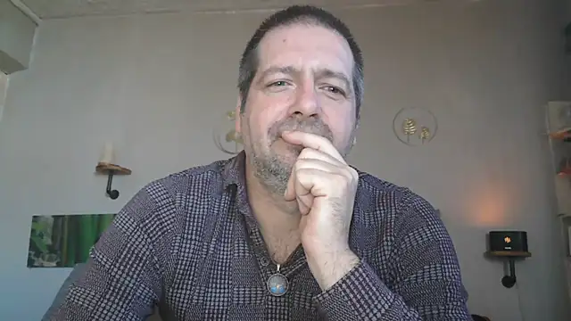 Snapshot of matrikes1 chatting on March 9, 2025, 9:46 am matrikes1 online show from March 9, 2025, 9:46 am