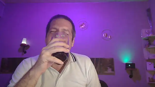 Snapshot of matrikes1 chatting on March 13, 2025, 10:21 pm matrikes1 online show from March 13, 2025, 10:21 pm