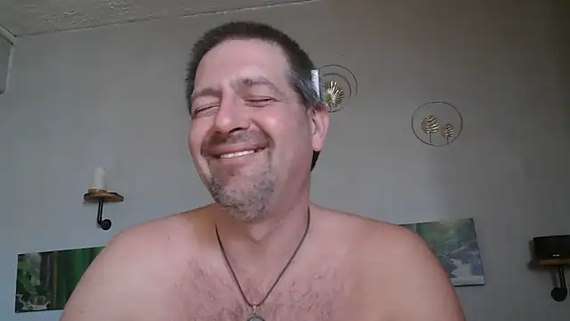 Snapshot of matrikes1 chatting on March 22, 2025, 2:47 pm matrikes1 online show from March 22, 2025, 2:47 pm