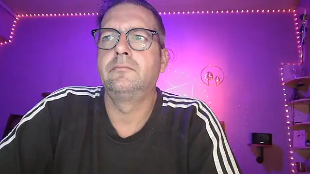 Snapshot of matrikes1 chatting on November 7, 2025, 7:25 pm matrikes1 online show from November 7, 2025, 7:25 pm