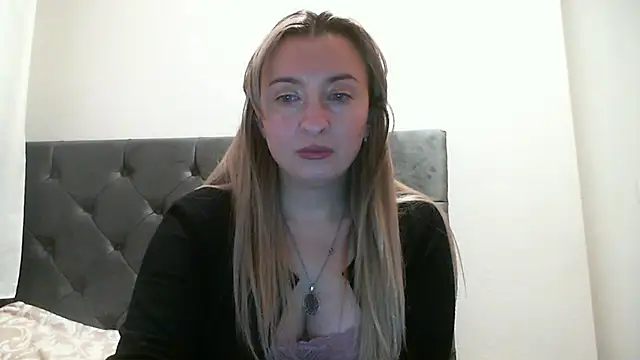 SusanCurt online show from December 2, 2025, 6:58 pm