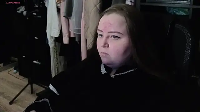 Snapshot of EMMA__CONNOR chatting on October 17, 2025, 12:01 am EMMA  CONNOR online show from October 17, 2025, 12:01 am