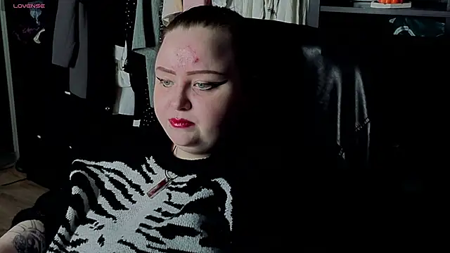 Snapshot of EMMA__CONNOR chatting on October 31, 2025, 8:54 pm EMMA  CONNOR online show from October 31, 2025, 8:54 pm