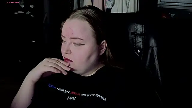 Snapshot of EMMA__CONNOR chatting on November 3, 2025, 9:27 pm EMMA CONNOR online show from November 3, 2025, 9:27 pm