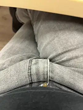 Snapshot of _Inchiodo_ chatting on December 5, 2024, 6:00 pm  Inchiodo  online show from December 5, 2024, 6:00 pm