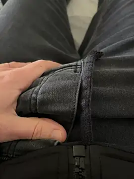 Snapshot of _Inchiodo_ chatting on December 11, 2024, 12:34 pm  Inchiodo  online show from December 11, 2024, 12:34 pm