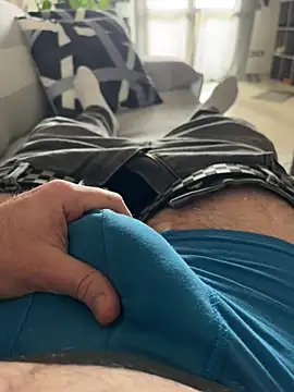 Snapshot of _Inchiodo_ chatting on February 3, 2025, 1:40 pm  Inchiodo  online show from February 3, 2025, 1:40 pm