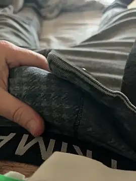 Snapshot of _Inchiodo_ chatting on February 5, 2025, 12:27 pm  Inchiodo  online show from February 5, 2025, 12:27 pm