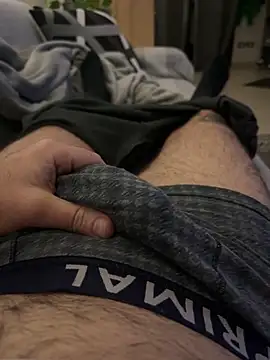 Snapshot of _Inchiodo_ chatting on February 5, 2025, 5:53 pm  Inchiodo  online show from February 5, 2025, 5:53 pm