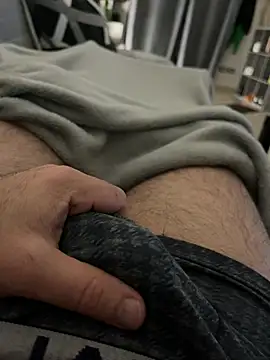 Snapshot of _Inchiodo_ chatting on February 19, 2025, 6:00 pm  Inchiodo  online show from February 19, 2025, 6:00 pm