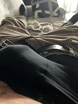 Snapshot of _Inchiodo_ chatting on March 7, 2025, 1:29 pm  Inchiodo  online show from March 7, 2025, 1:29 pm