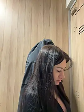 Snapshot of Wet__Bunny chatting on February 11, 2025, 9:31 am Wet  Bunny online show from February 11, 2025, 9:31 am
