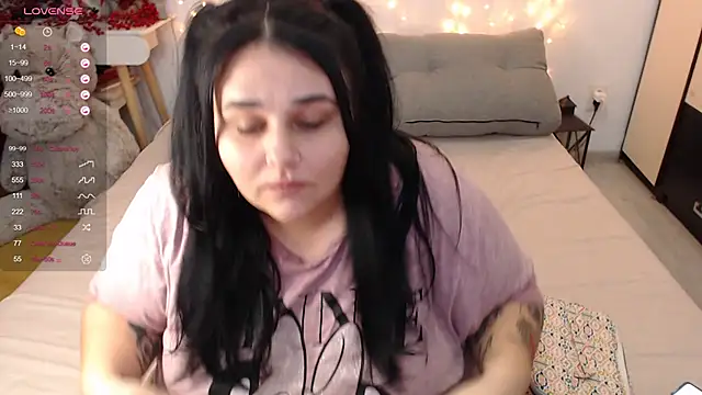 naughtykiss online show from December 18, 2024, 6:53 am