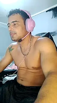 Snapshot of Fadinha-e-Raro chatting on March 4, 2025, 7:54 pm Fadinha-e-Raro online show from March 4, 2025, 7:54 pm