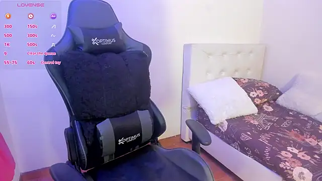 esmeralda milf online show from November 21, 2025, 7:23 pm