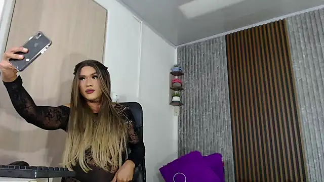 SARA TS FOX online show from December 18, 2024, 8:25 pm