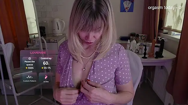 JuliaVilnet online show from March 11, 2025, 5:16 am