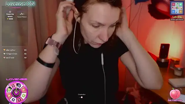 JohansonKatie online show from February 25, 2025, 11:19 am