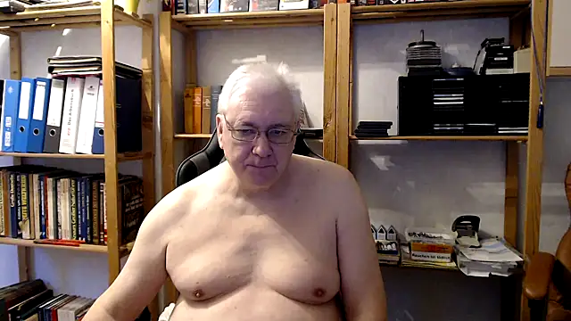 SchwanzhureXXL online show from January 7, 2025, 8:03 am