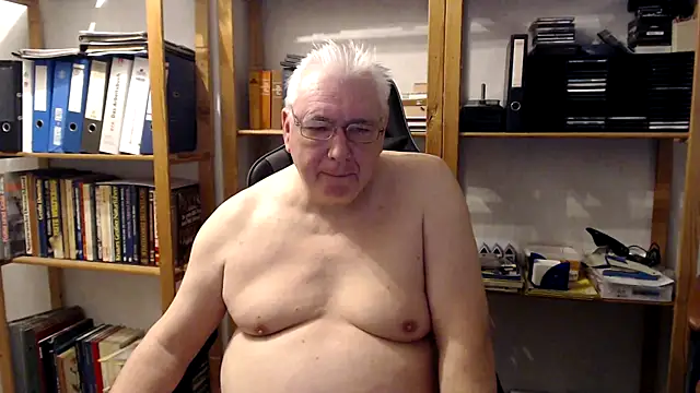 SchwanzhureXXL online show from December 5, 2025, 6:33 am