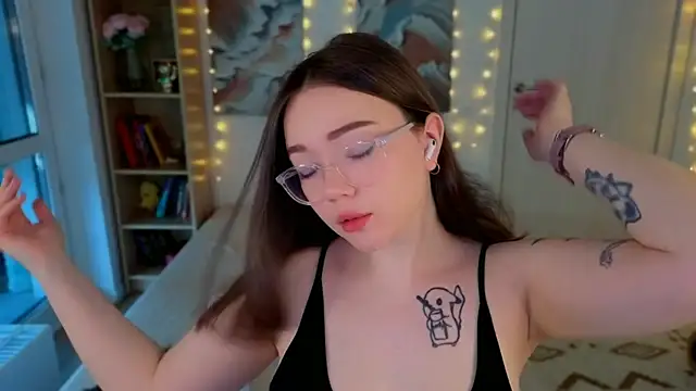 MilenaSaint online show from June 21, 2026, 4:04 am