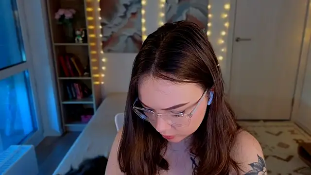 MilenaSaint online show from June 25, 2026, 4:01 am