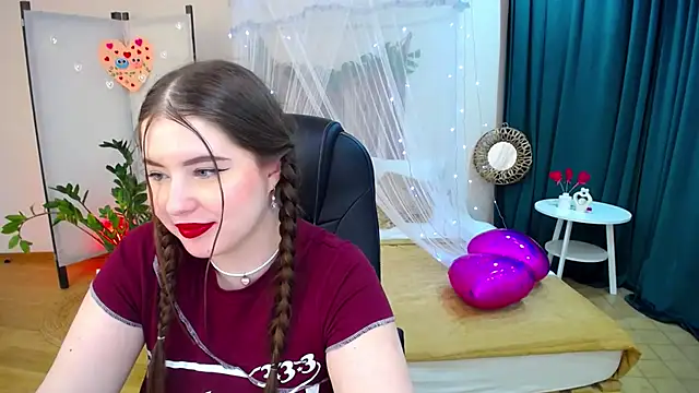 NicoleFoxery online show from February 19, 2025, 9:36 pm